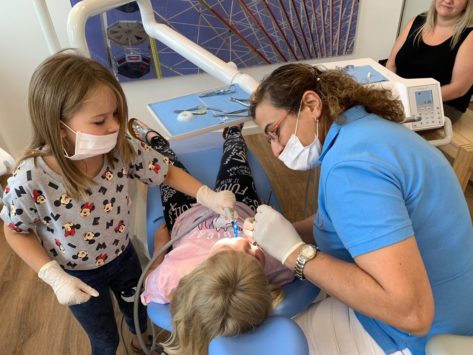 Wir suchen engagierte Zahnärzte und Zahnmedizinische Fachangestellte (ZFA)